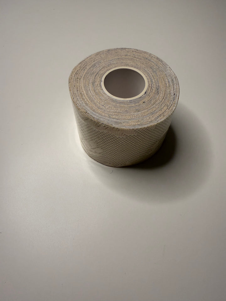 Pitsikuvioitu rintateippi anti-slip ominaisuudella. 